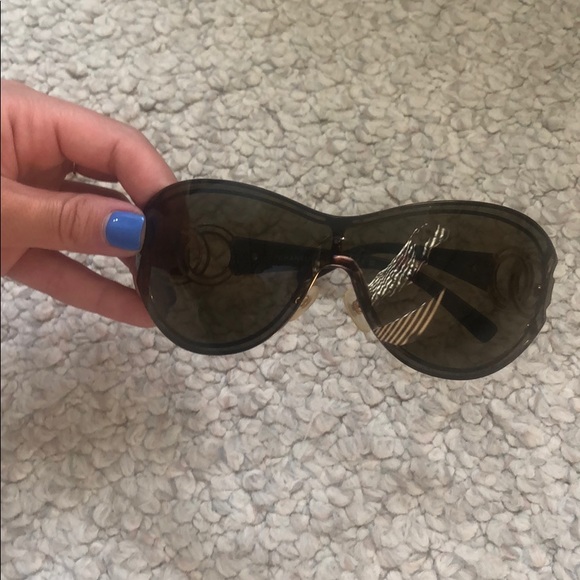Chanel sunglasses - Picture 3 of 4